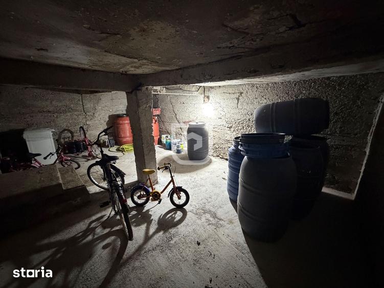 Casă cu 3 camere cu Teren 2000 Mp în Adâncata