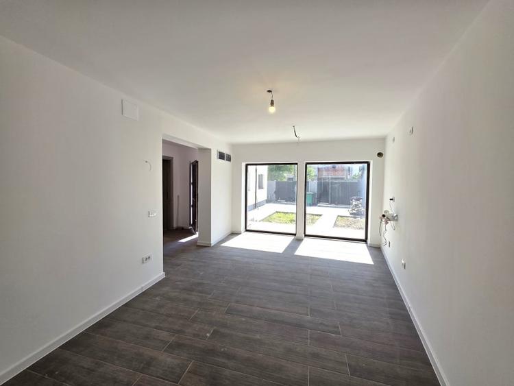 Duplex cu 4 camere cu Canalizare în Chitila