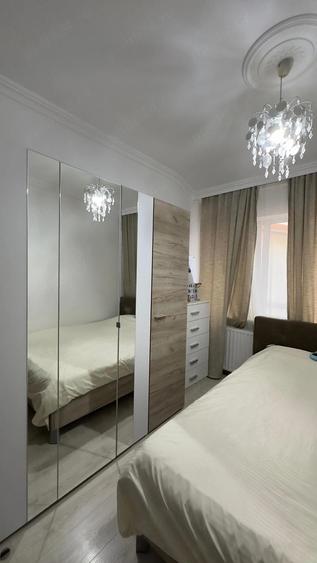 Apartament cu 3 camere decomandat în Girocului