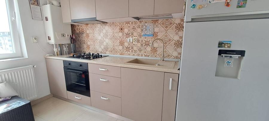 Apartament cu 2 camere decomandat, mobilat în Central