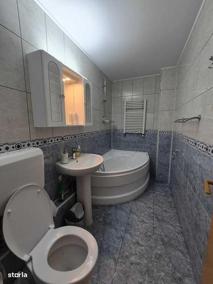 Apartament cu 3 camere decomandat în Eroii Revoluției