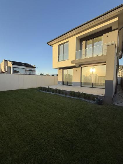 Casă cu 4 camere cu Teren 330 Mp în Central