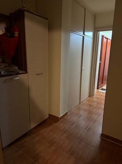 Apartament cu 3 camere decomandat în Exterior Vest