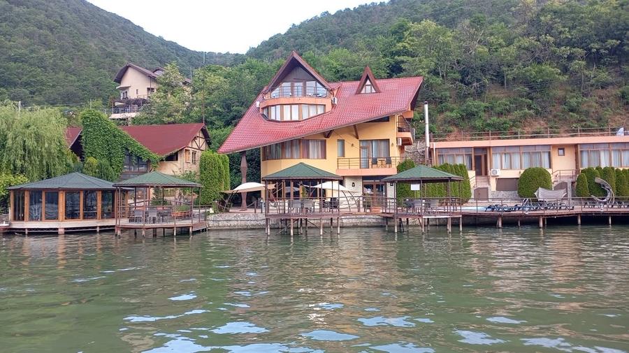Hotel/Pensiune, de 15 mp, în Dubova