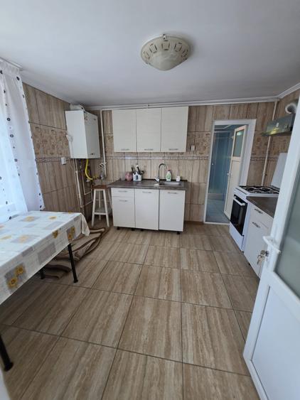 Casă renovată cu 6 camere, teren 557 mp – Berceni, Prahova - 36