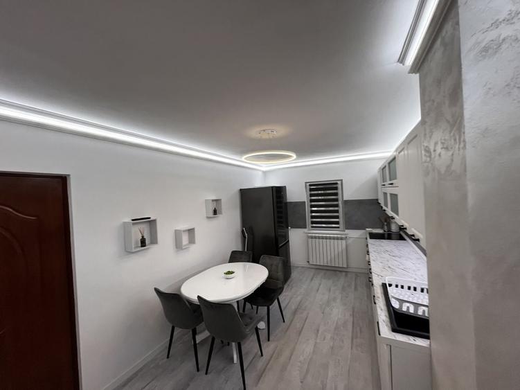 Apartament cu 3 camere decomandat în Decebal