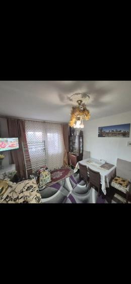 Apartament cu 2 camere semidecomandat în Pârneava
