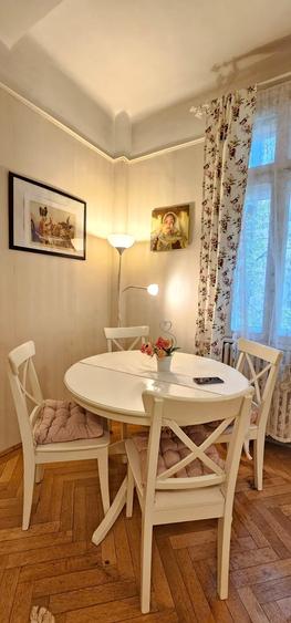 Apartament cu 2 camere semidecomandat în P-ța Romană
