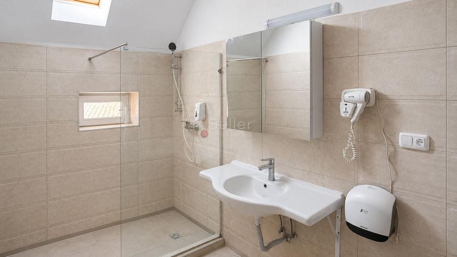 Apartament cu 3 camere decomandat, mobilat în Brașovul Vechi