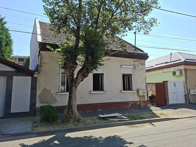 Casă cu 3 camere cu Teren 521 Mp în Semicentral
