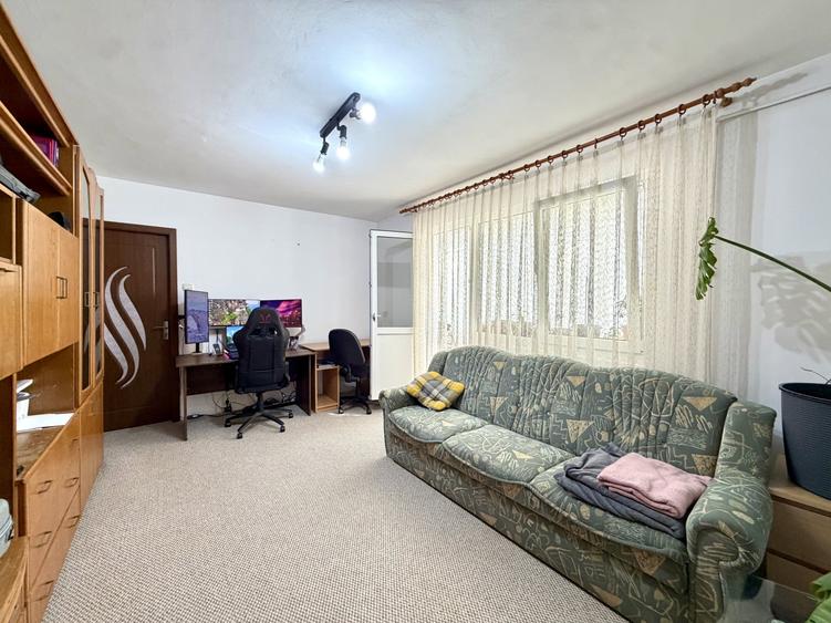 Apartament cu 3 camere semidecomandat, mobilat în Circumvalațiunii