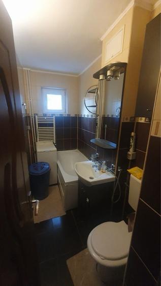 Apartament cu 3 camere semidecomandat în Alexandru cel Bun