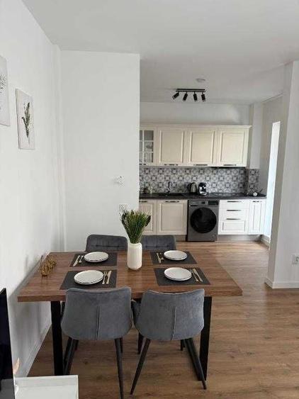 Apartament cu 2 camere decomandat în Noua