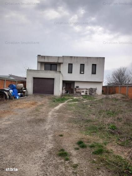 Casă cu 4 camere cu Teren 1008 Mp în Vărsătura