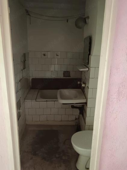 Garsonieră decomandată în Coman