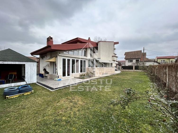 Casă cu 6 camere cu Teren 588 Mp în Lipovei