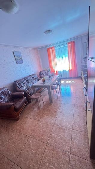 Apartament cu 4 camere în Cetate