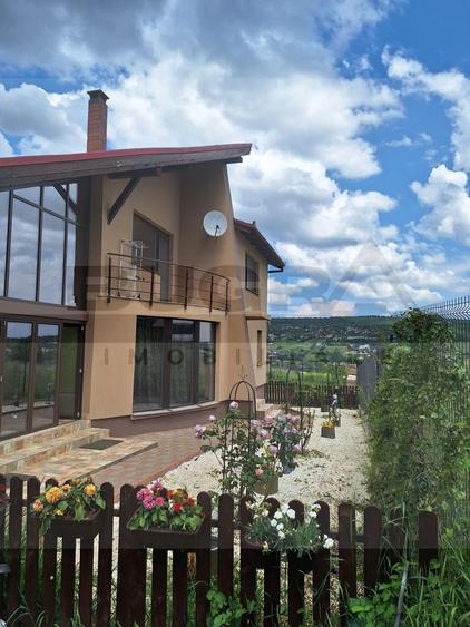 Casă individuală cu 5 camere cu Canalizare în Iris