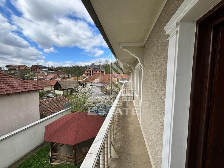 Casă individuală cu 12 camere cu Canalizare în Clocotici