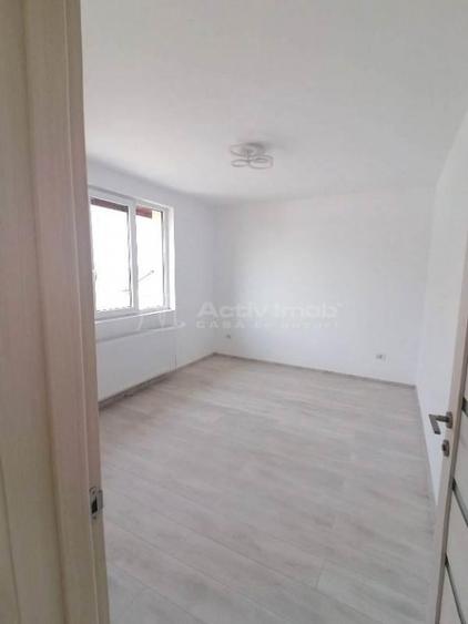 Casă cu 4 camere cu Teren 380 Mp în Domnești