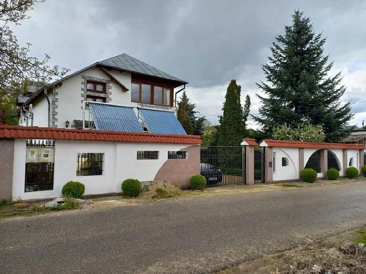 Casă cu 6 camere cu Teren 900 Mp în Pucioasa