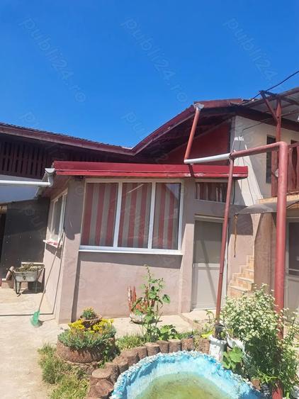 Casă cu 6 camere cu Teren 1880 Mp în Parța