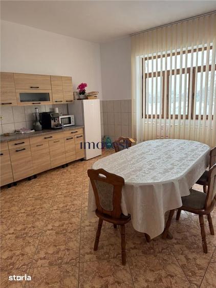 Casă cu 6 camere cu Teren 52000 Mp în Supur