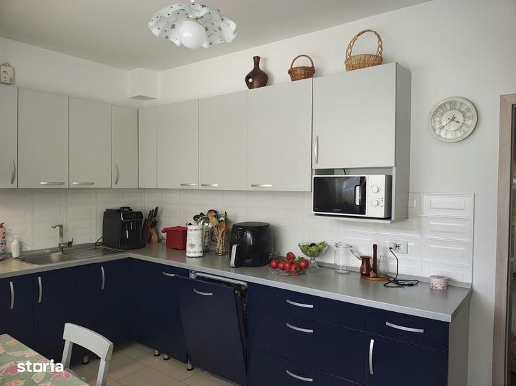 Casă cu 4 camere cu Teren 275 Mp în Florești