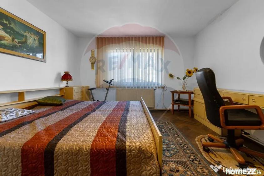 Casă cu 5 camere cu Teren 904 Mp în Central