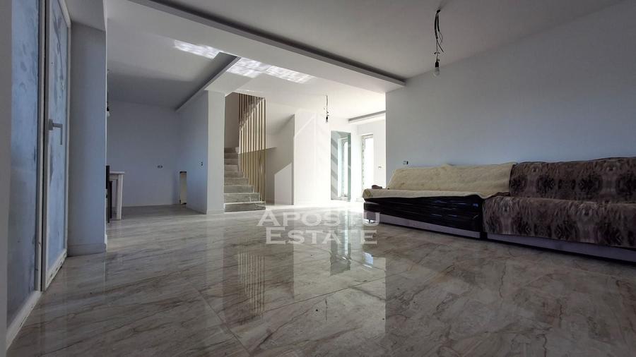 Casă individuală cu 4 camere cu Teren 200 Mp în Livada