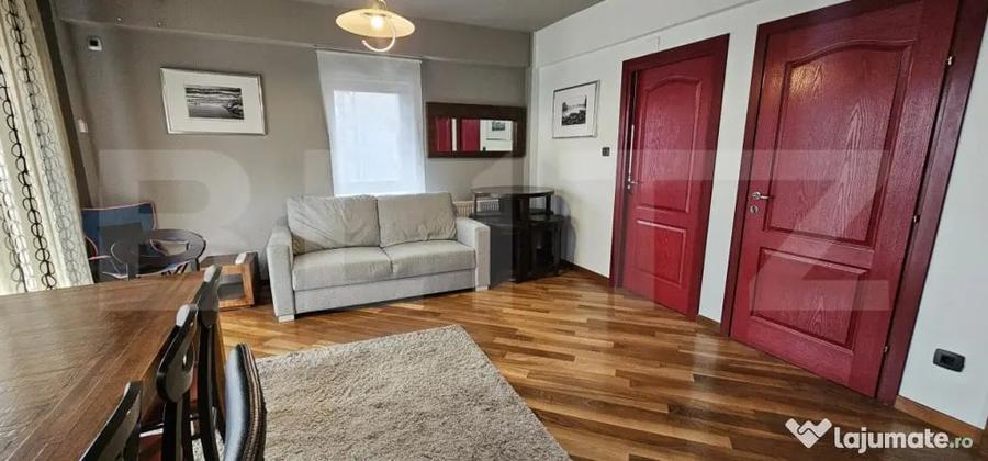 Apartament cu 4 camere semidecomandat, mobilat în Central