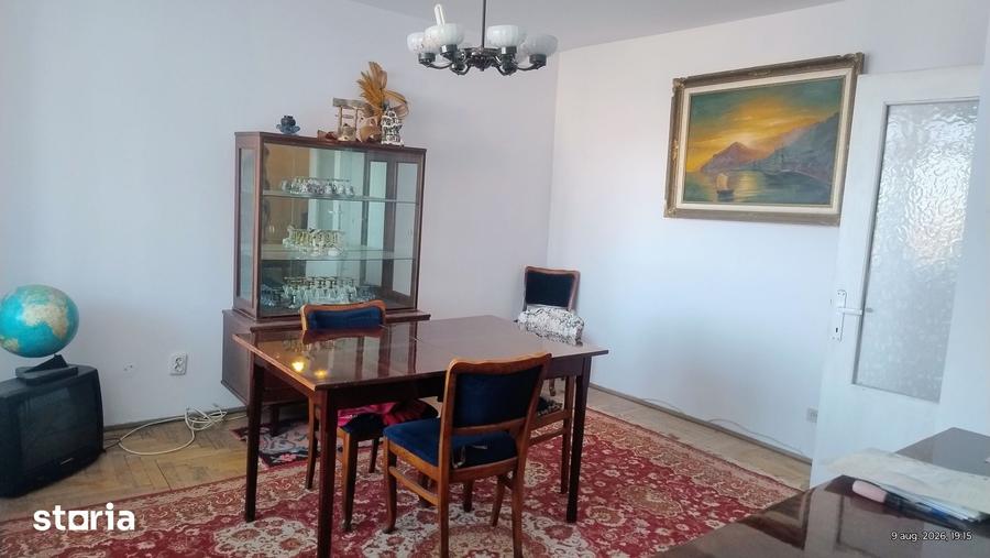 Apartament cu 3 camere decomandat în Central