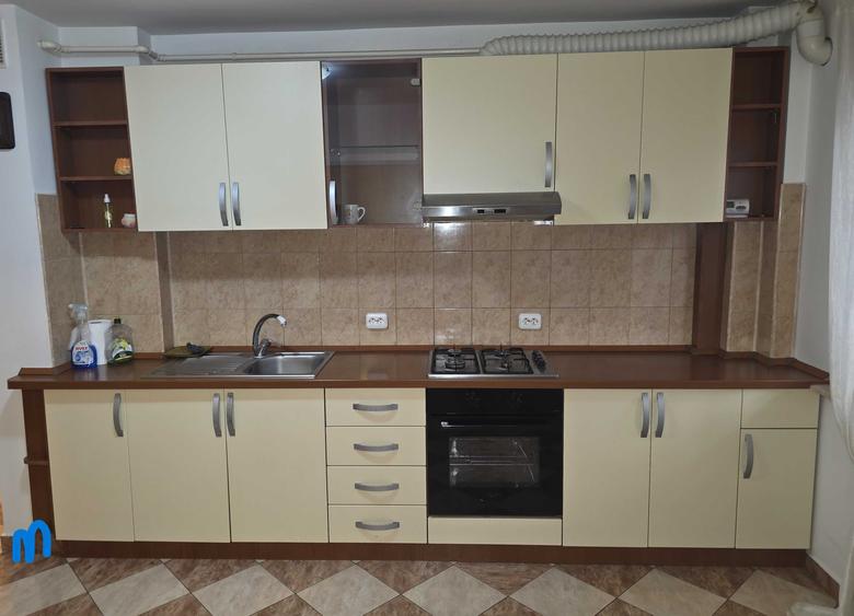 Apartament cu 3 camere decomandat, mobilat în Găvana