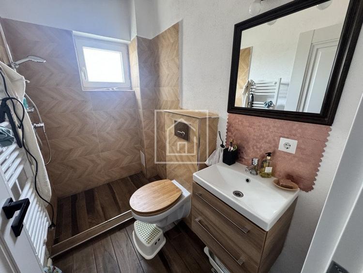 Duplex cu 4 camere cu Canalizare în Roșia