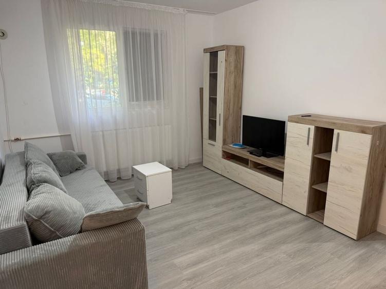 Apartament cu 2 camere semidecomandat în Giurgiului