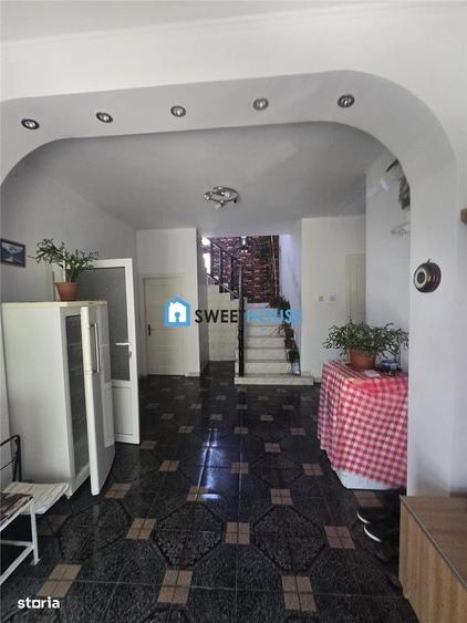 Casă cu 4 camere în Central