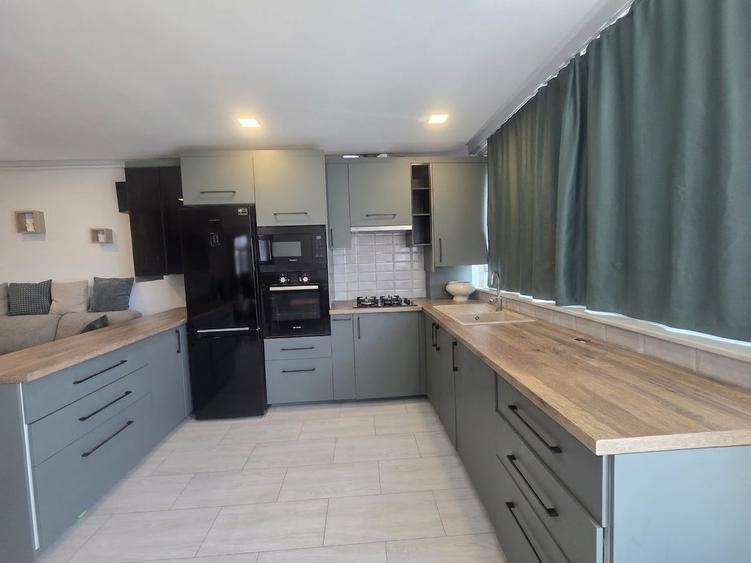 Apartament cu 3 camere semidecomandat, mobilat în Sânnicoară