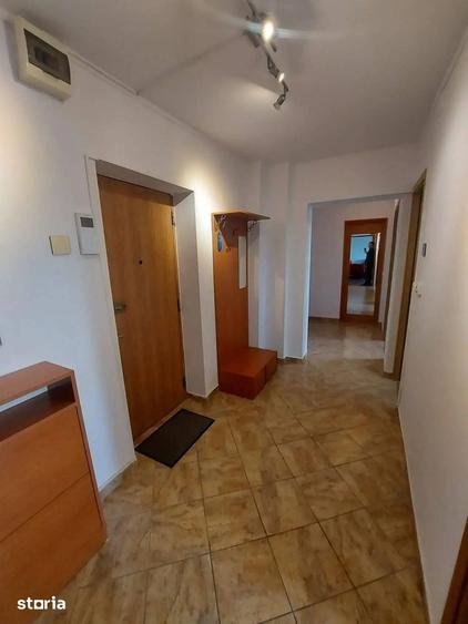 Apartament cu 2 camere decomandat în Victoriei