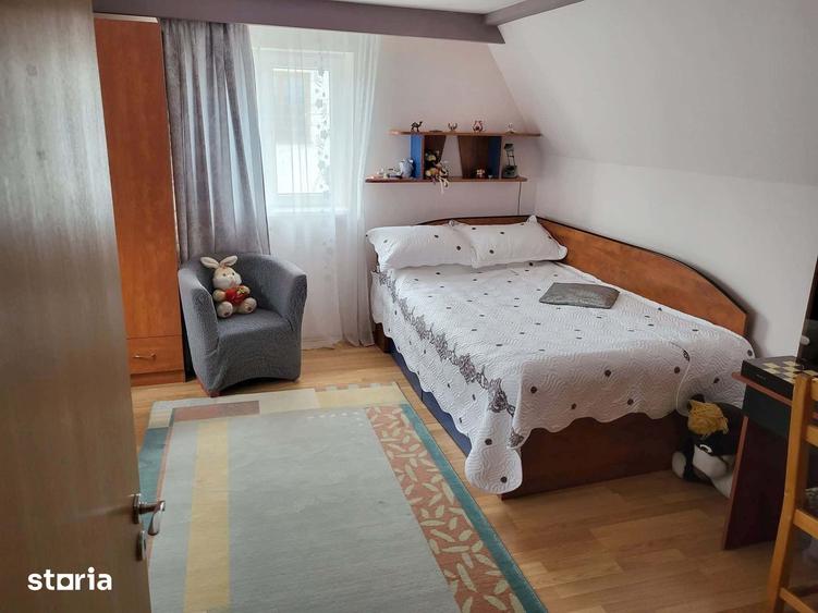 Casă cu 6 camere cu Teren 330 Mp în Turnișor