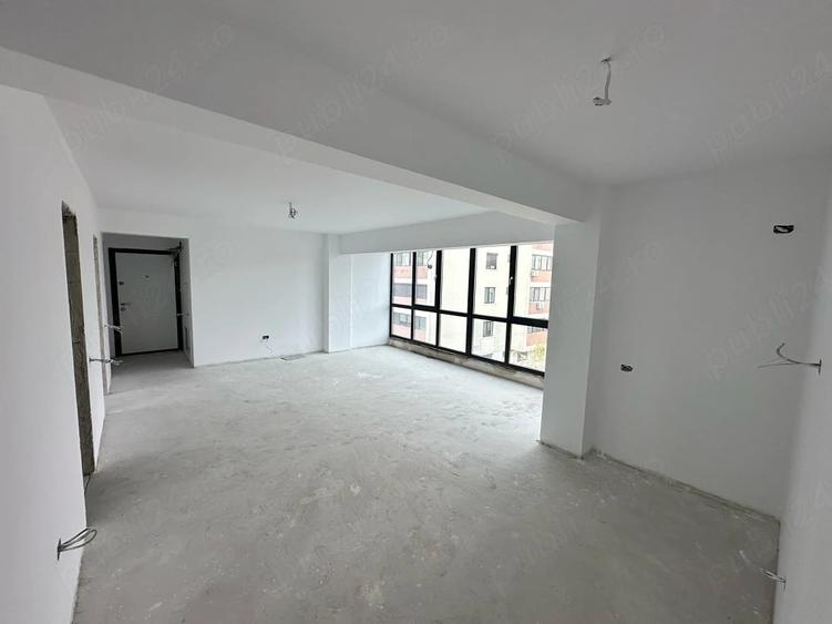 Apartament cu 3 camere semidecomandat în Tomis Plus