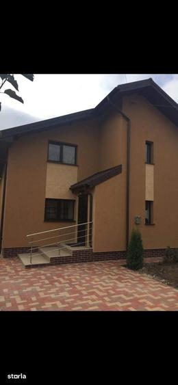 Casă cu 5 camere cu Teren 300 Mp în Roșu