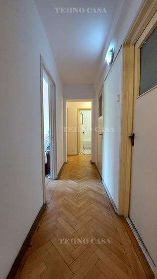 Apartament cu 4 camere semidecomandat în Titan