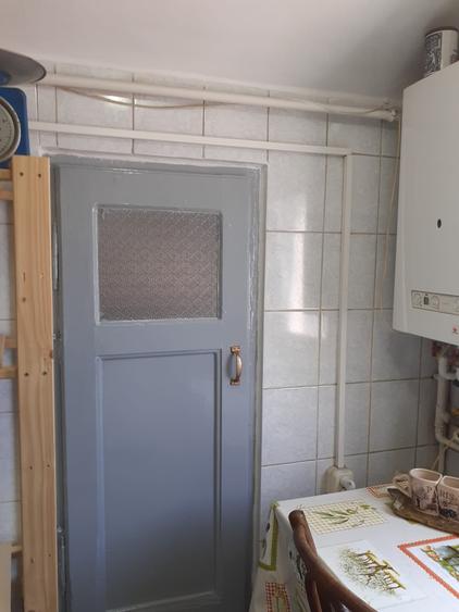Apartament cu 3 camere semidecomandat, mobilat în Chibrit