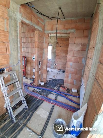 Casă individuală cu 7 camere cu Canalizare în Dâmbul Rotund