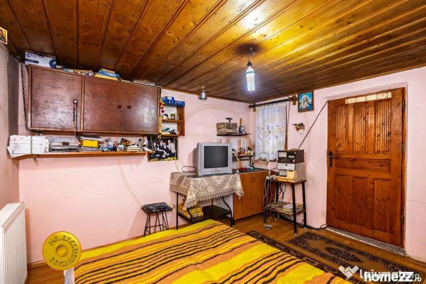 Casă cu 5 camere cu Teren 5232 Mp în Căldăraru