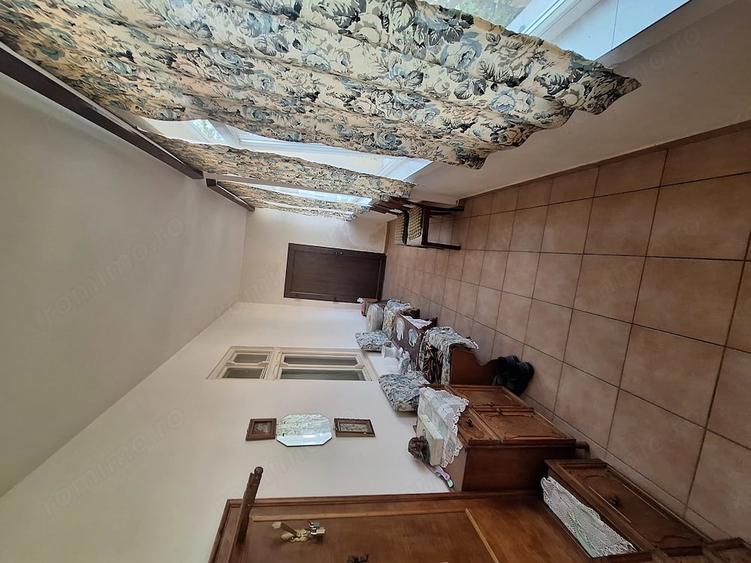 Casă cu 2 camere cu Teren 1495 Mp în Utvin