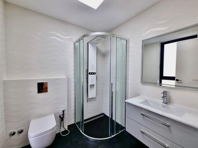 Duplex cu 5 camere cu Teren 220 Mp în Iancu Nicolae