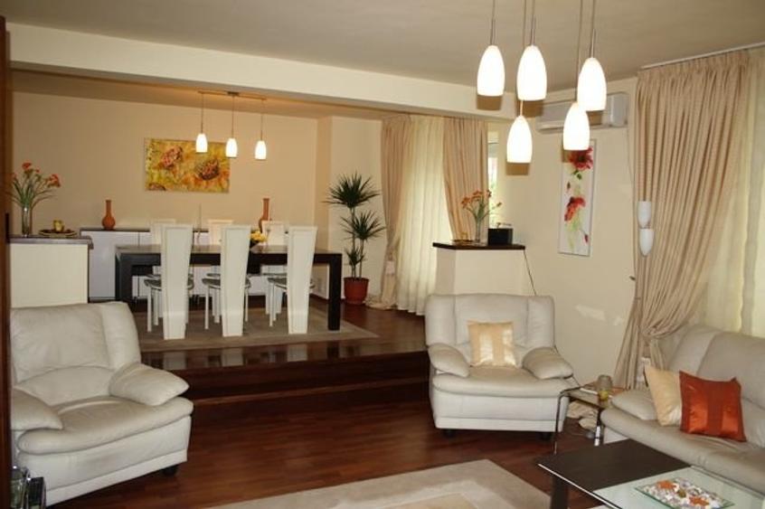 Casă cu 9 camere cu Teren 640 Mp în Pipera