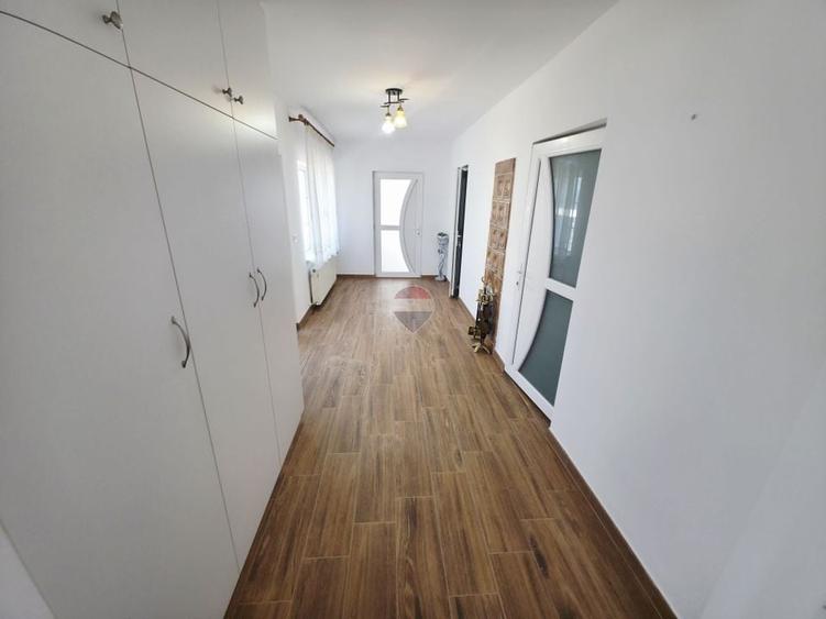 Casă individuală cu 3 camere cu Teren 2836 Mp în Zănești