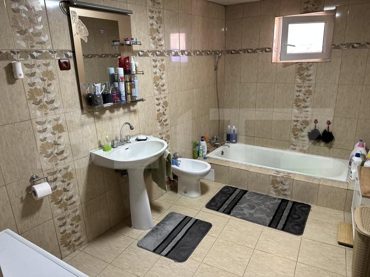Casă individuală cu 6 camere cu Canalizare în Orăștie